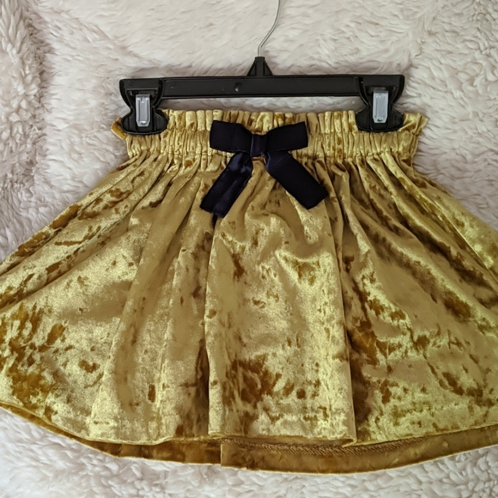 Adorable velvet skirt